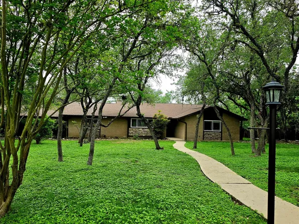 817 Willow Creek Cir, San Marcos, TX 78666