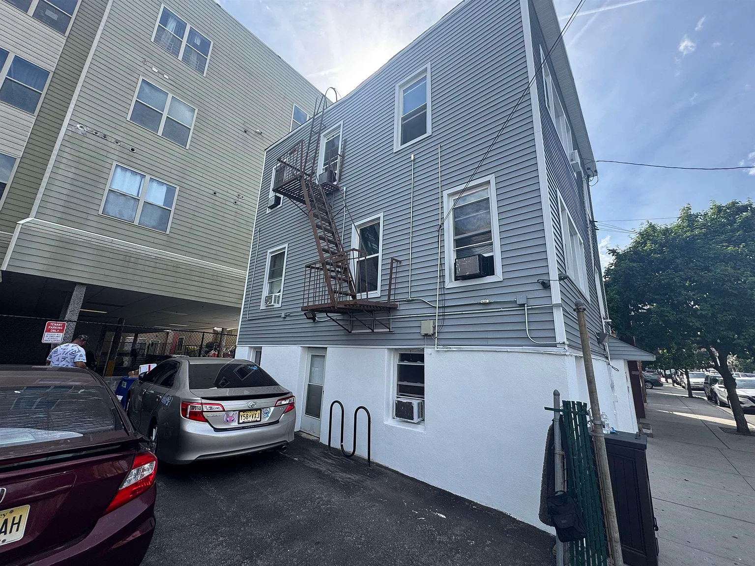 3 bed, 1.0 bath, $2,600 — Photo 2