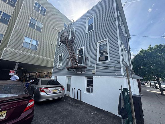 2nd image of 411 51st St #3