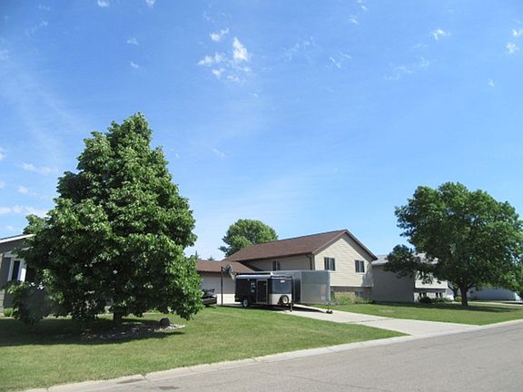 3rd image of 3118 Village Green Dr