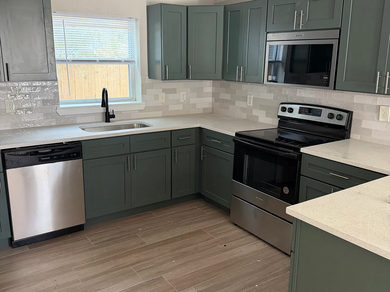 5 bed, 1600 sqft, $2,900 — Photo 1