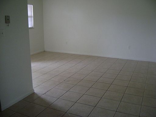 4th image of 4824 Atlantic Ct APT 2