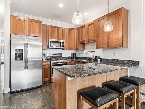 5th image of 945 W Huron St Unit 3W
