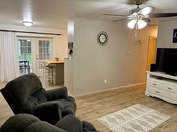 4th image of 609 S Sunset Dr