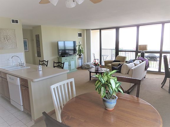 2nd image of 1540 N Lasalle St #1105