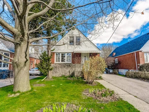 20 Gardens Cres, Toronto, ON M4B 1T5