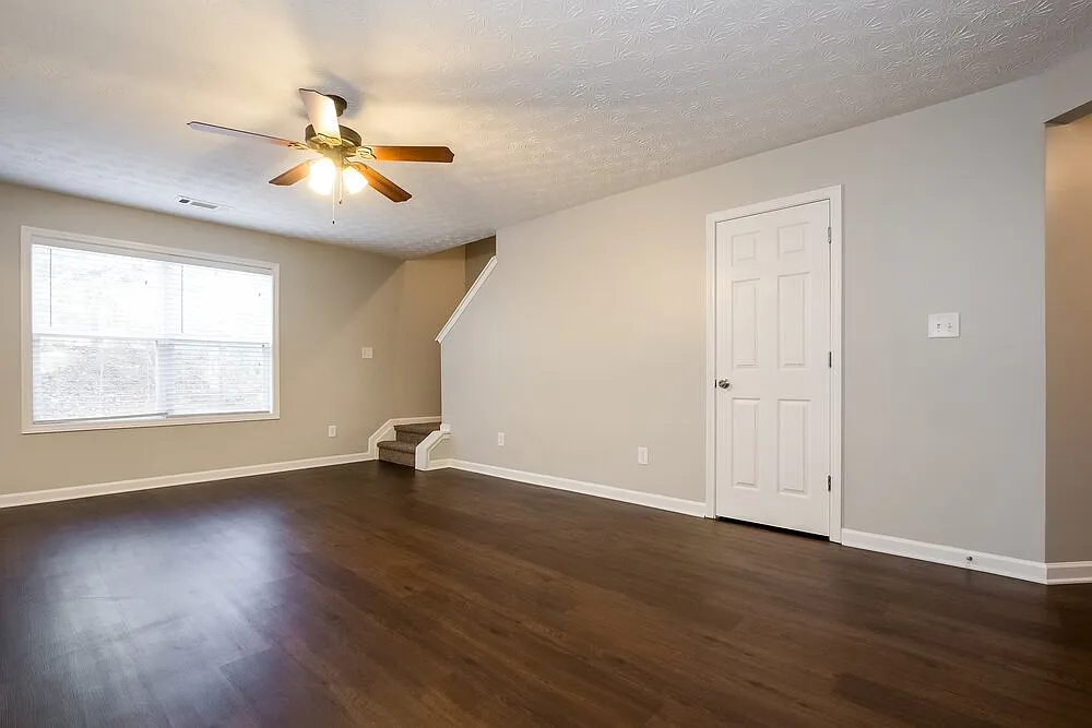 3 bed, 2.5 bath, 1506 sqft, $2,005 — Photo 2