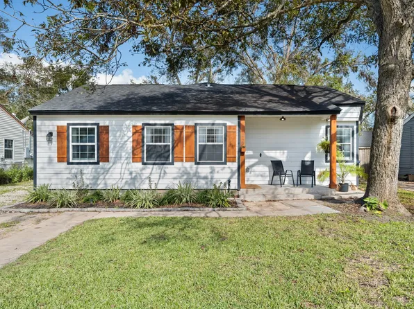 729 Kyle St, Angleton, TX 77515