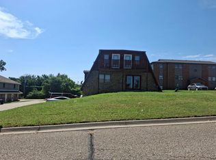 918 Windwood Dr, Junction City, KS 66441