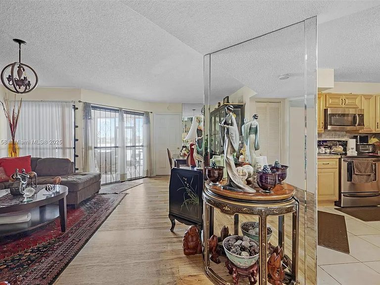 800 Independence Dr — Photo 15