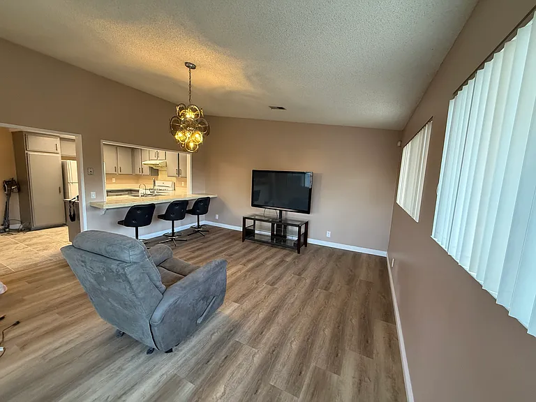 920 W Adams Ave — Photo 11