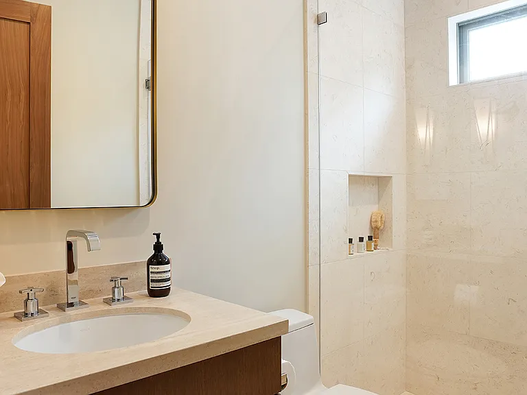265 S Meridith Ave — Photo 24