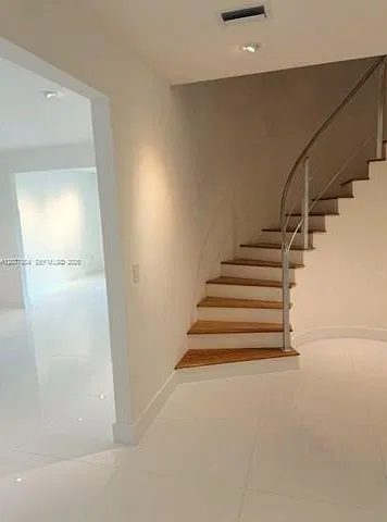 3 bed, 2.5 bath, 2771 sqft, $11,750 — Photo 4