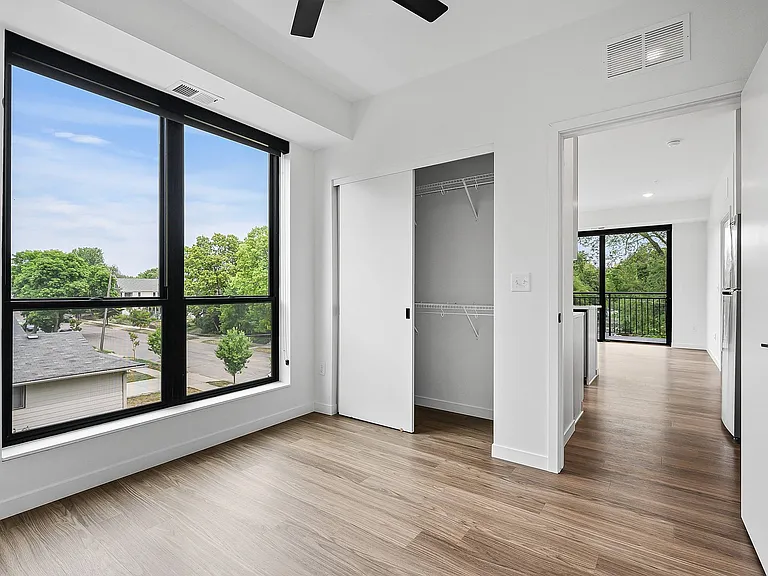 Sawyer Apartments — Photo 6