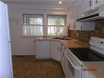 4th image of 7705 W 102nd St