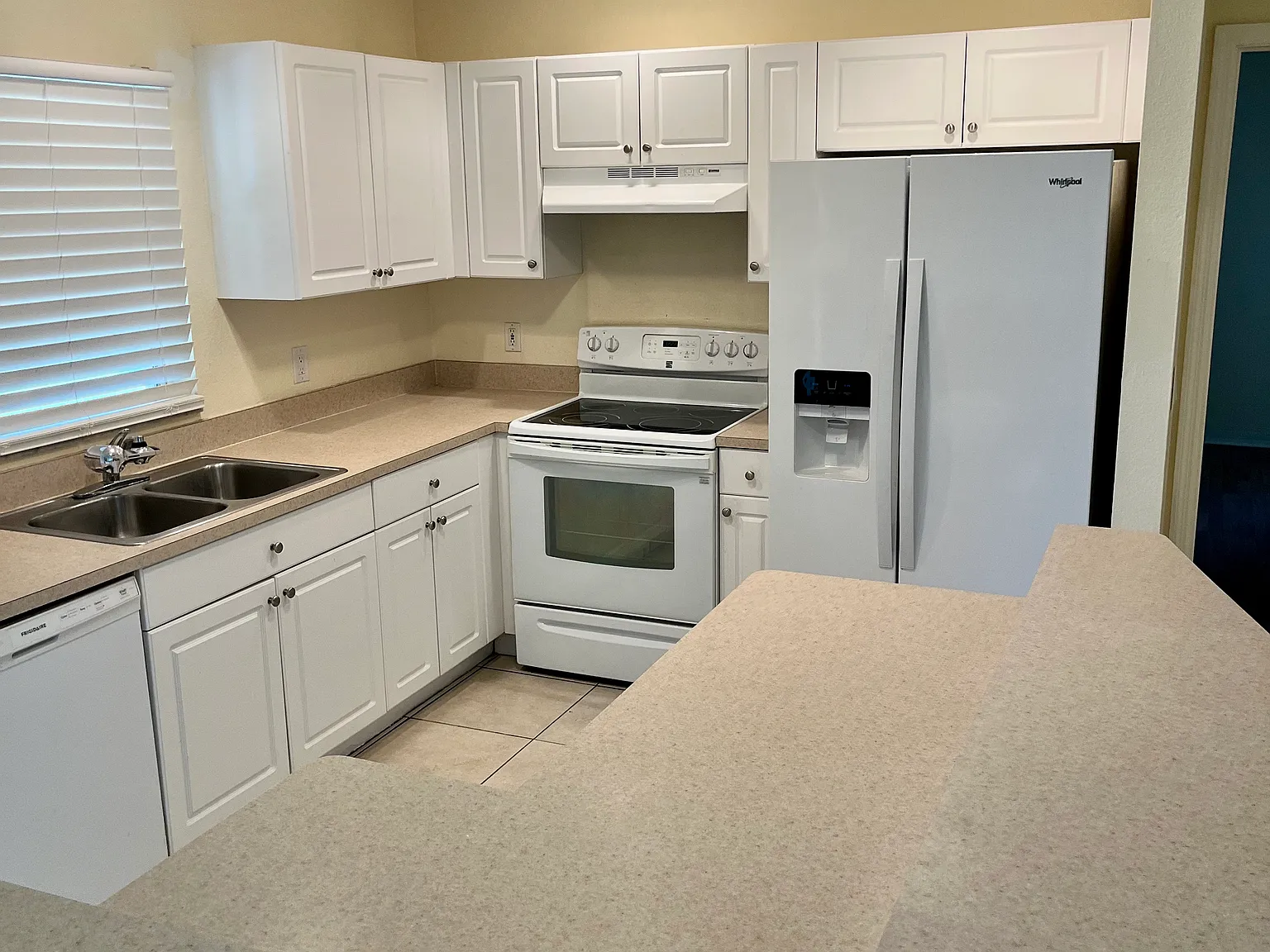 3 bed, 1205 sqft, $1,600 — Photo 3