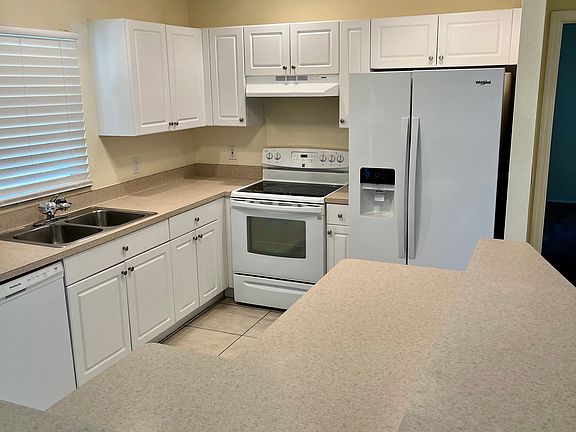 3rd image of 213 NE 23rd Pl