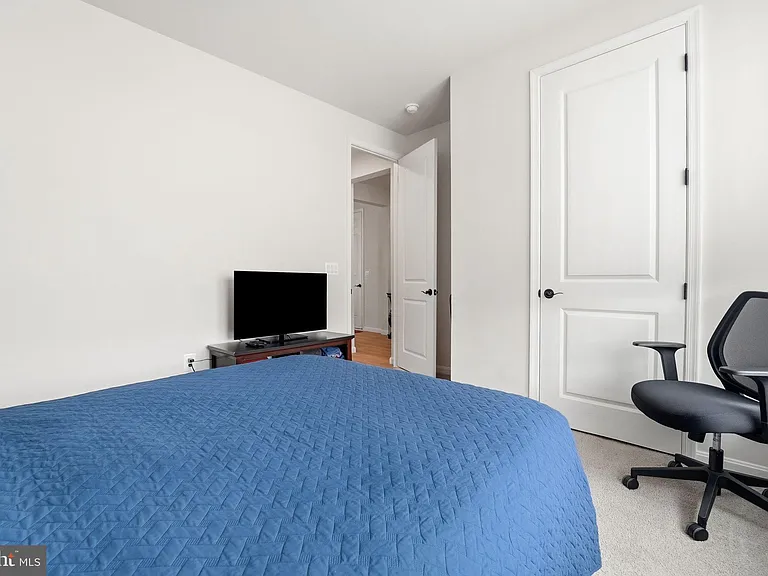 615 Clover Ln — Photo 11