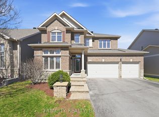 172 Coyote Cres, Ottawa, ON K2S 2G6