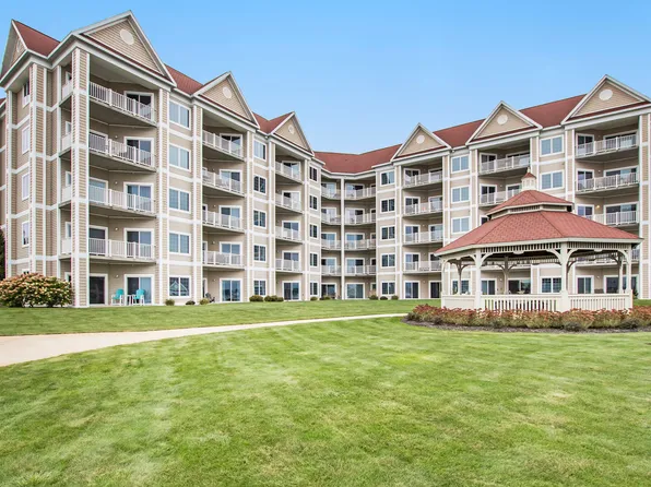 224 Lakeside Dr, Ludington, MI 49431