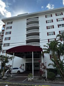 3660 NE 166th St APT 608, North Miami Beach, FL, 33160