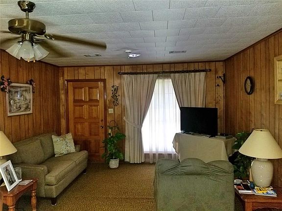 3rd image of 220 Patricia Ave