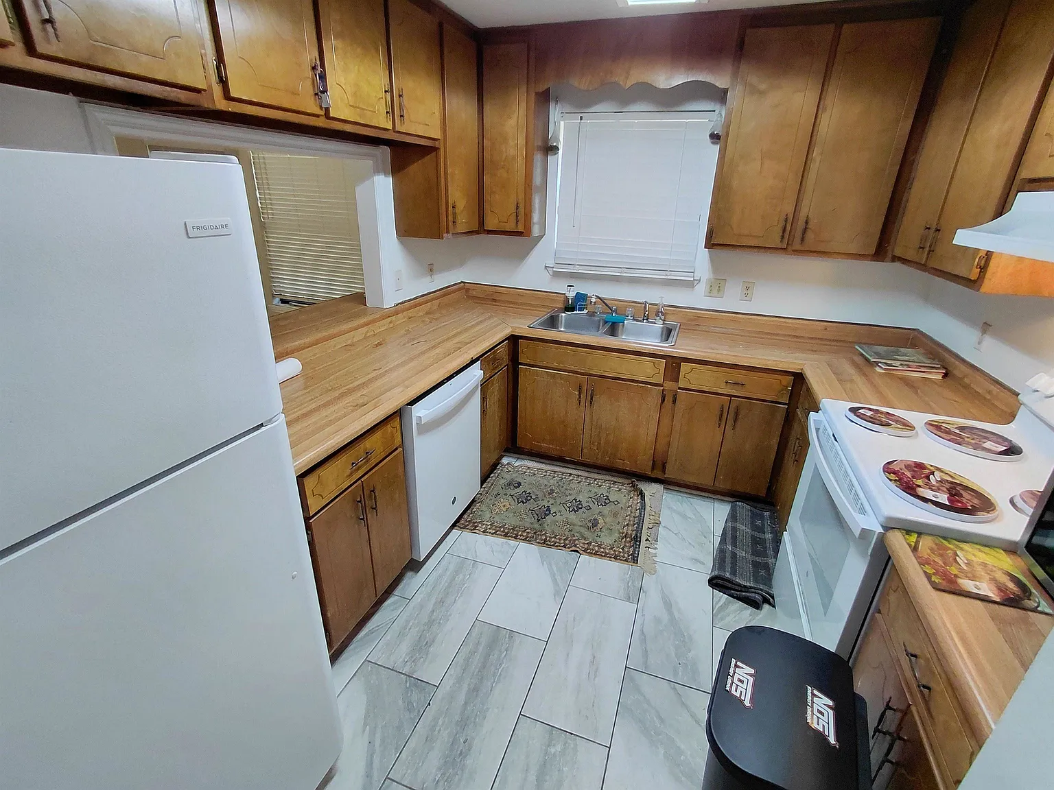 2 bed, 1196 sqft, $1,425 — Photo 3