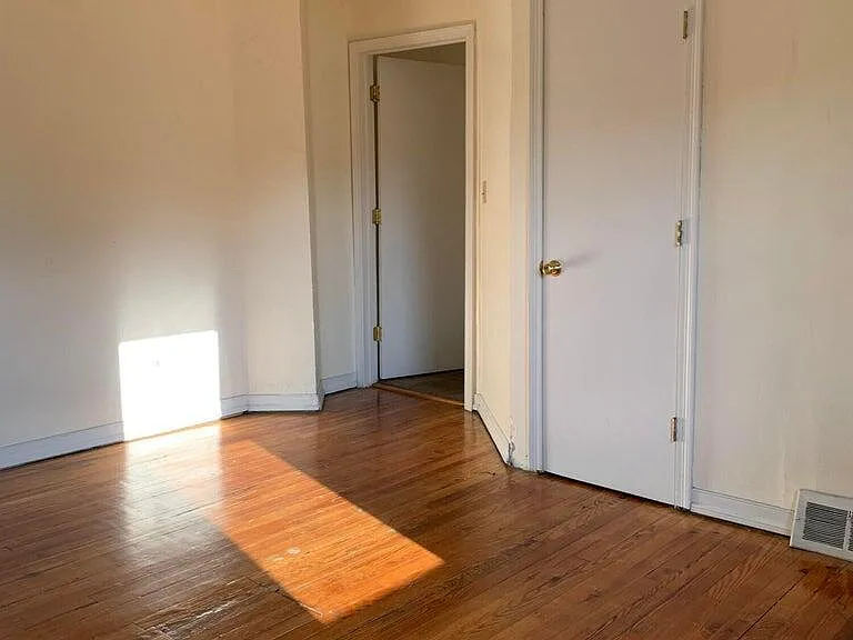 2430 Amelia Ave — Photo 12