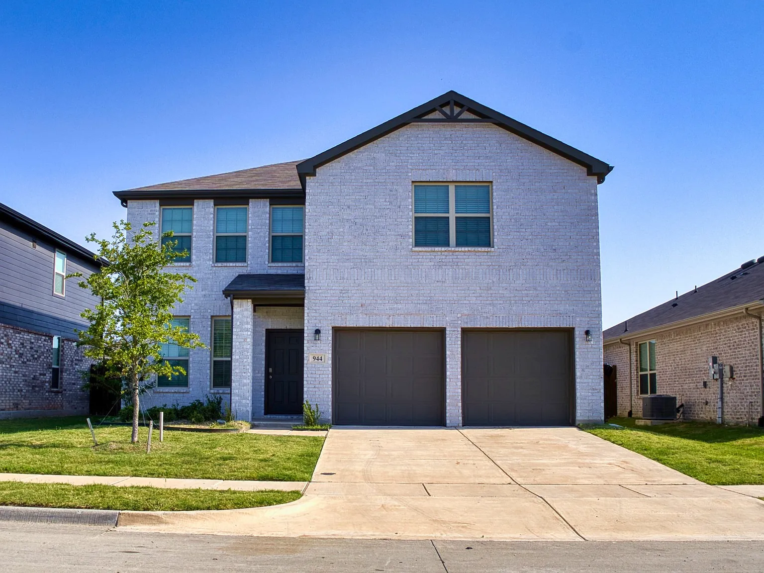 3 bed, 2.5 bath, 2223 sqft, $2,375 — Photo 1