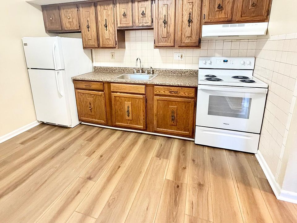 1st image of 104 Lexington Ave APT C