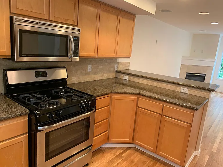 443 NE Ravenna Blvd #C — Photo 16