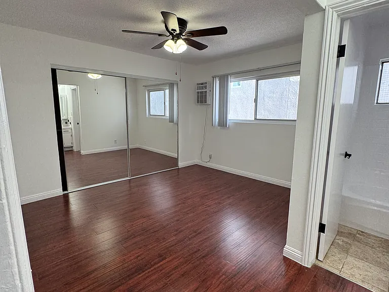 Hollyking Apartments — Photo 39