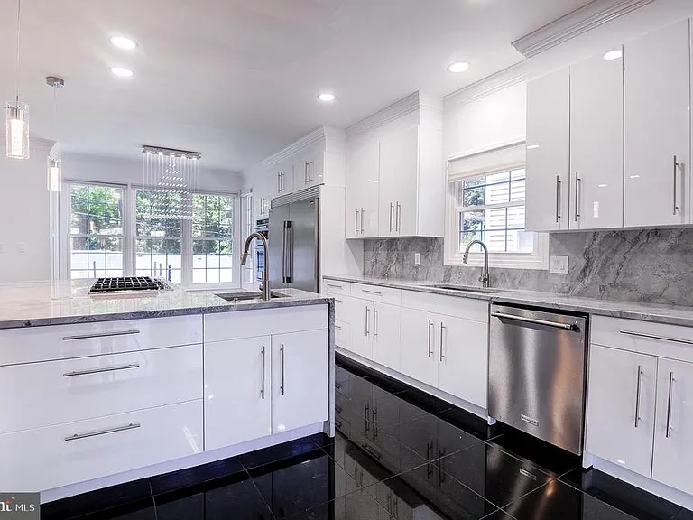 1628 Great Falls St — Photo 31