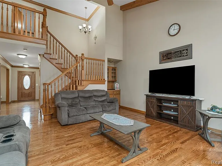 47105 Liberty Bell Rd E — Photo 17