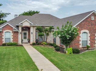 1302 High Point Dr, Pilot Point, TX 76258