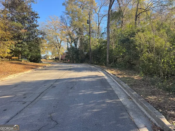 2285 Pinewood Dr SE, Milledgeville, GA 31061