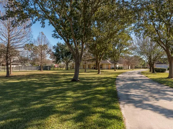 621 Power St, League City, TX 77573