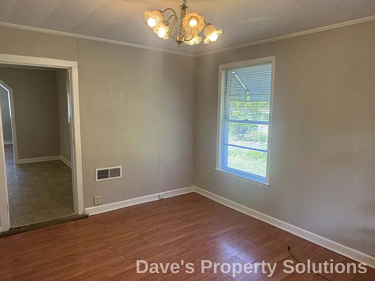 440 Buick St — Photo 2