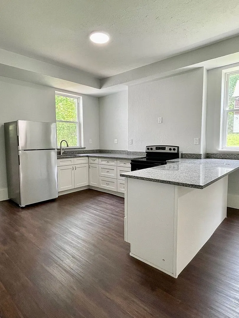 1107 South Ave — Photo 4