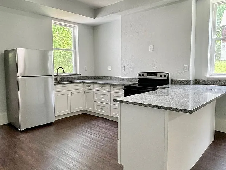1107 South Ave — Photo 4
