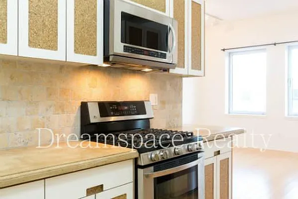 Rented by Dream Space Realty | media 22