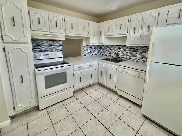 3000 Riverside Dr 201-1, Coral Springs, FL 33065