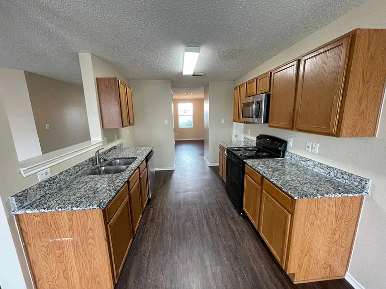 2912 Crimson Clover Dr — Photo 14