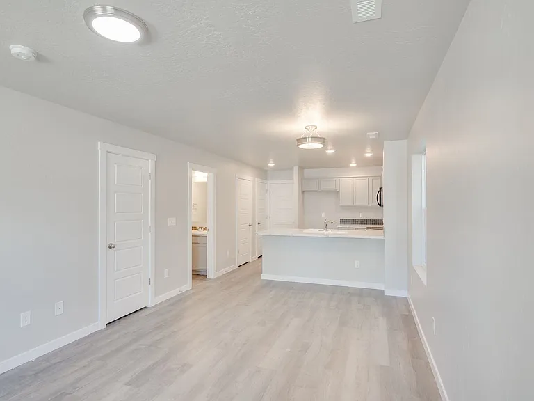 1688 S Sunseeker Ln — Photo 8