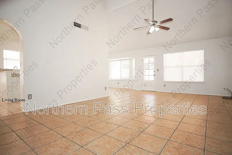 5 bed, 3.0 bath, 2609 sqft, $1,970 — Photo 3