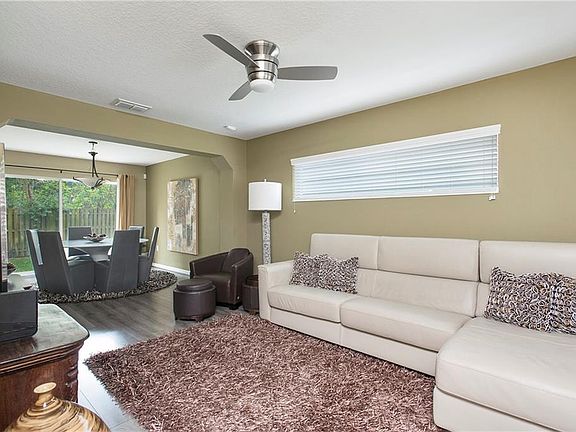 3rd image of 214 Sawtooth Dr