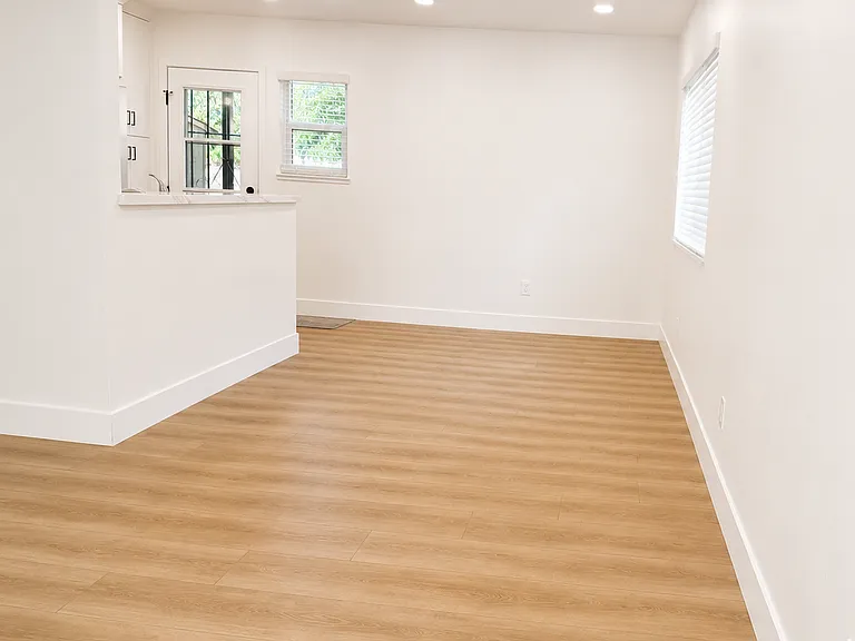 795 W Pomona Blvd — Photo 5