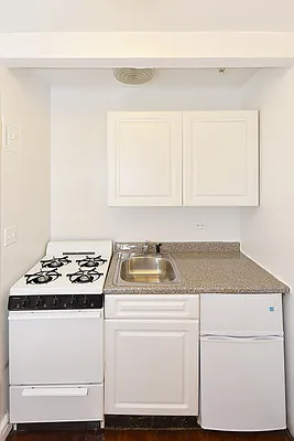 Rented by Buchbinder & Warren | media 17