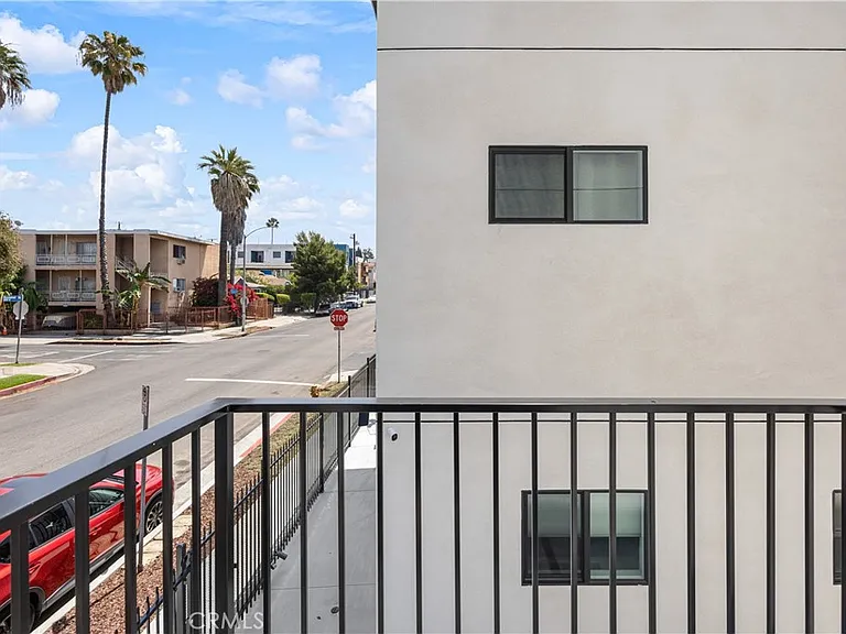 443 N Harvard Blvd #1/2 — Photo 17