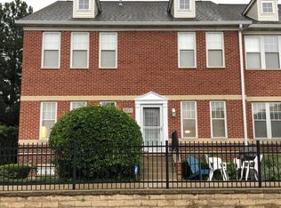 8221 Lincoln Ave, Skokie, IL 60077